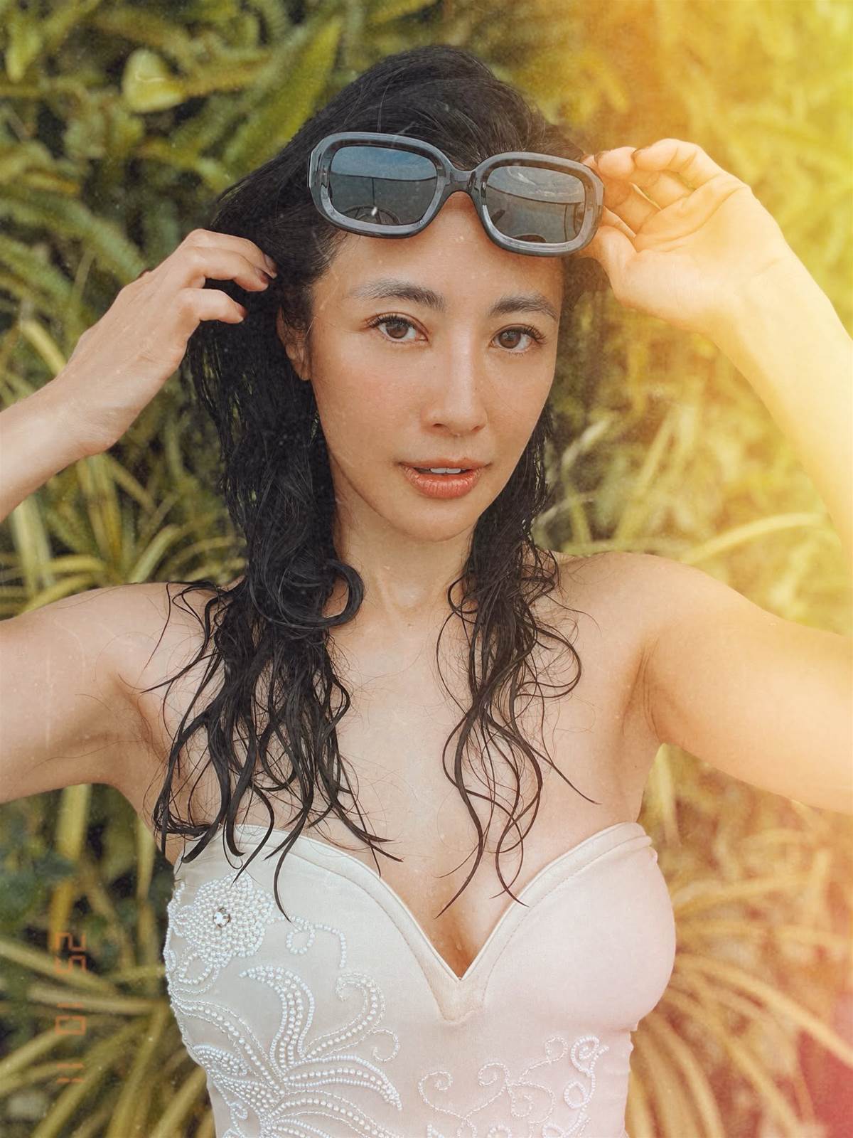 結婚22年出事了!47歲李蒨蓉「0上衣躺男子旁」,下秒「正宮破門逮人」過程曝光