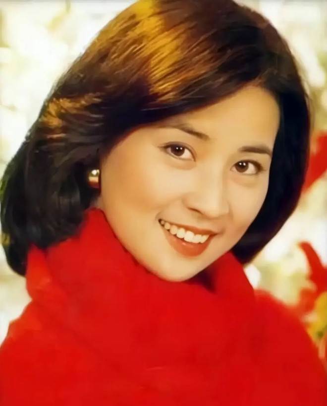 當紅時為愛息影！林鳳嬌「慶生優雅照」瘋傳，網全心疼「成龍鬆口一句話」網看哭