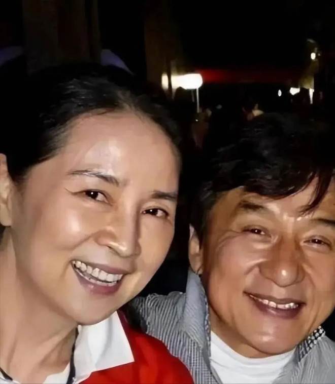 當紅時為愛息影！林鳳嬌「慶生優雅照」瘋傳，網全心疼「成龍鬆口一句話」網看哭