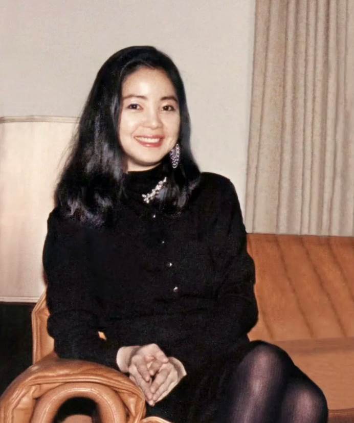 鄧麗君婚禮只剩5天卻解除婚約，白色婚紗前那段往事令人心疼