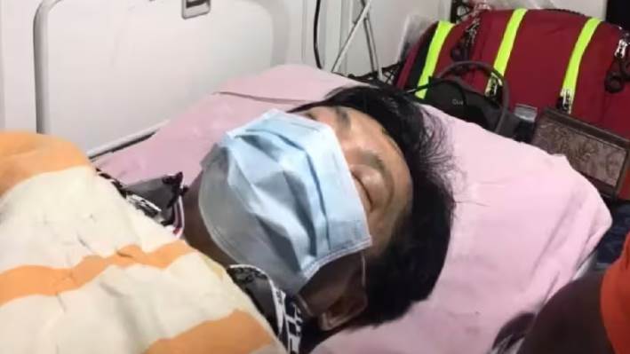 深夜突病危,57歲臺語歌王被抬上救護車,送院急救親友含淚發文: 求大家幫他集氣