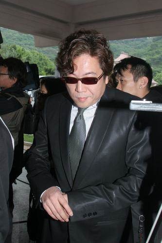妻子43歲因氣喘離世，楊耀東寫日記走過20年，最後把思念化成幫助孩子的力量