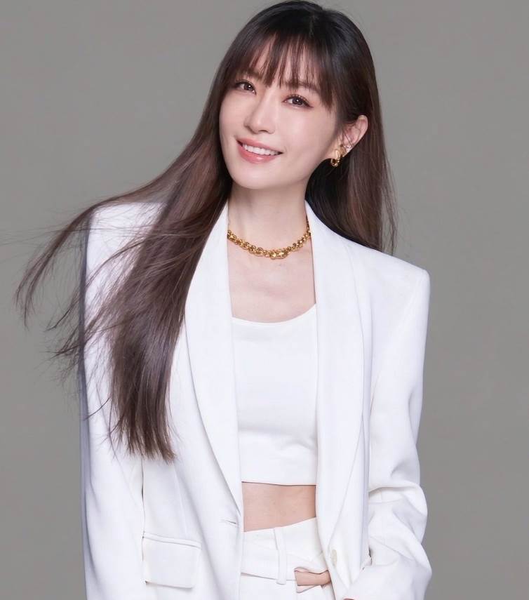 謝金燕兒子身分多年成謎,1991年車禍改變人生,父女關係一度跌到冰點