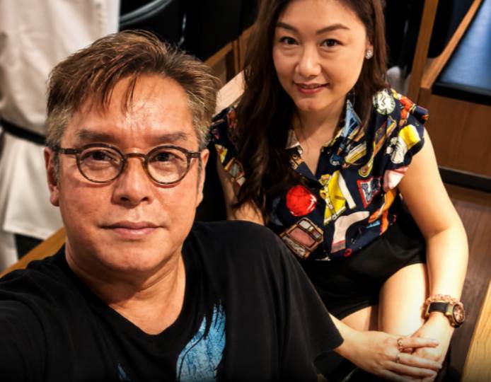 譚詠麟父親葬禮公開小22歲女伴,多年三角關係攤上檯面,朱詠婷如今過得如何