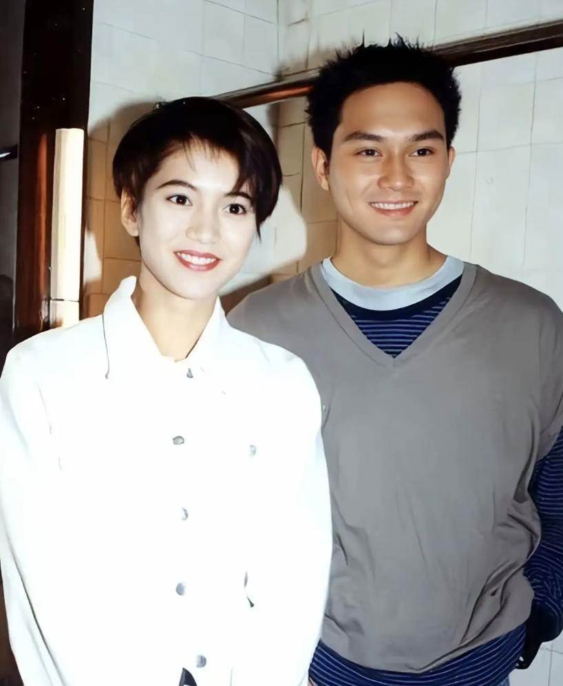 張智霖、袁詠儀19歲兒子現身演唱會,沒站上中央,只坐在樂隊席彈吉他 內文圖 6