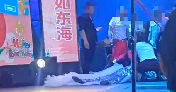 壽宴舞台驚傳歌手倒下，裙擺絆倒與突發疾病兩種說法同時出現