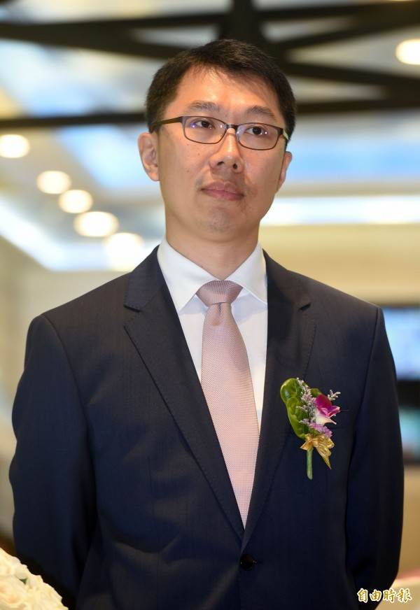 郭守正與繼母曾馨瑩真實關係太驚人!遭郭臺銘當街怒斥內幕不簡單,難怪千億家產寧給外人