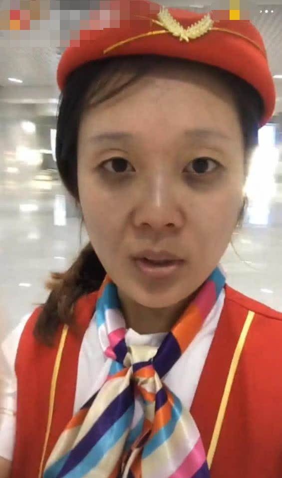 空姐素顏被質疑不能上班，幾分鐘後完成妝容讓現場全看傻