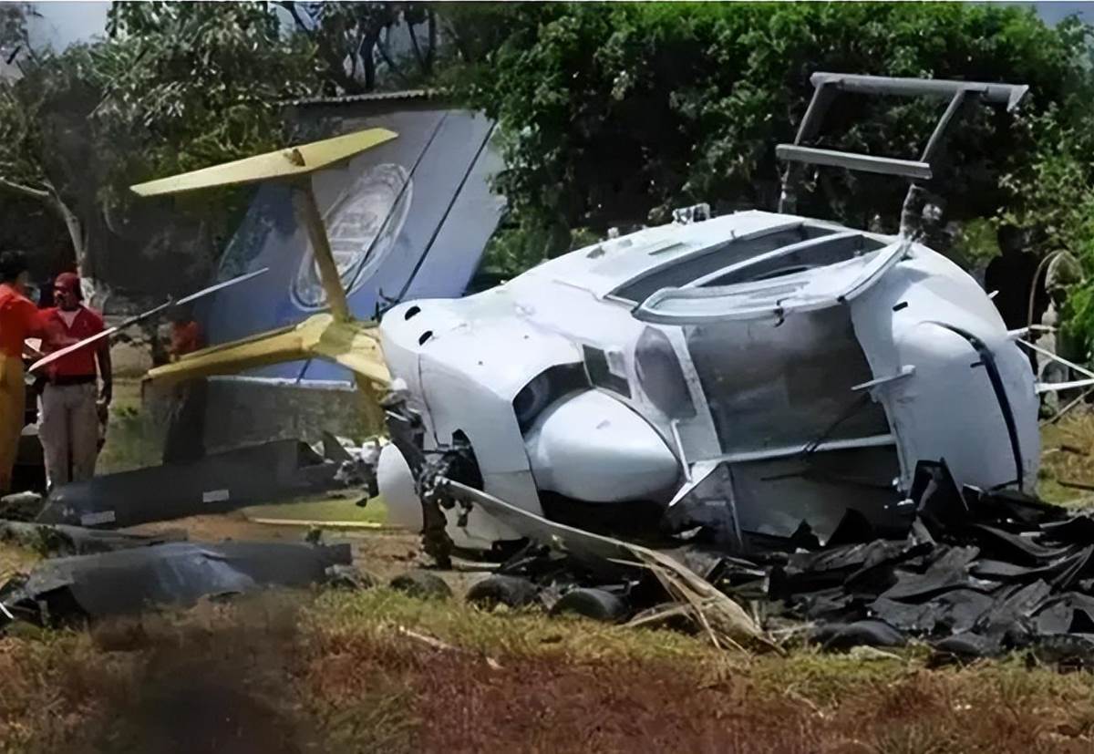 小飛機墜毀，高材生從9000公尺跳下失聯，1年後找到時父母竟拒領遺體