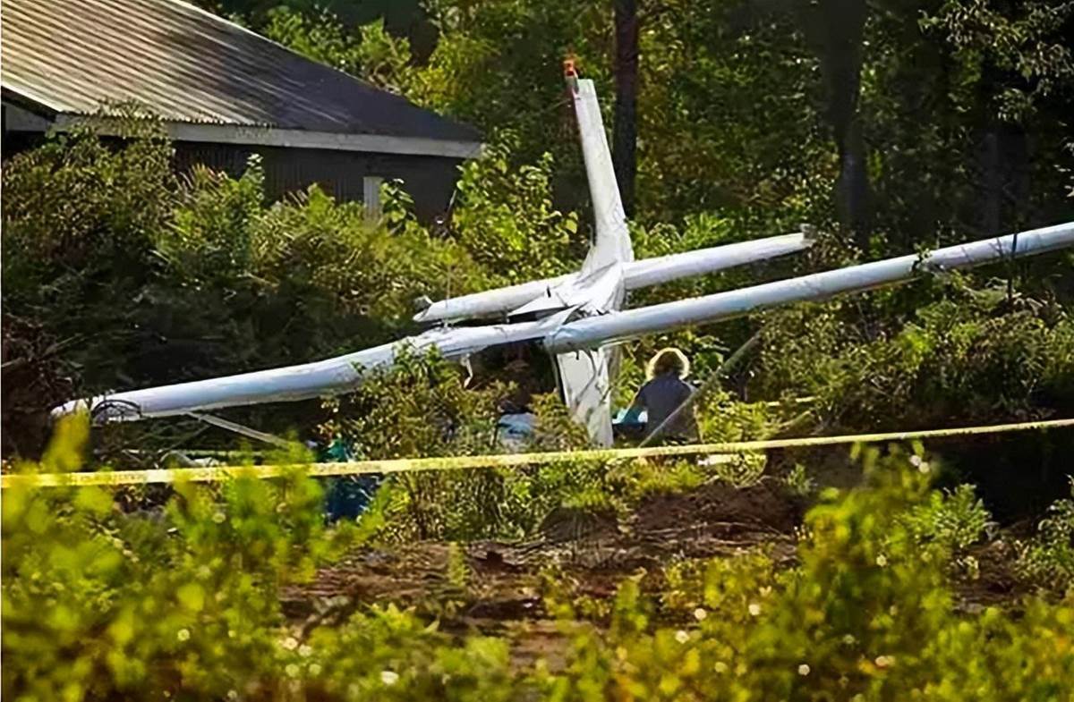 小飛機墜毀，高材生從9000公尺跳下失聯，1年後找到時父母竟拒領遺體
