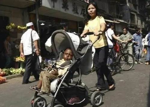 18歲台灣女服務生嫁給非洲總統,生下2名孩子後人生急轉,真相讓人心驚 圖片