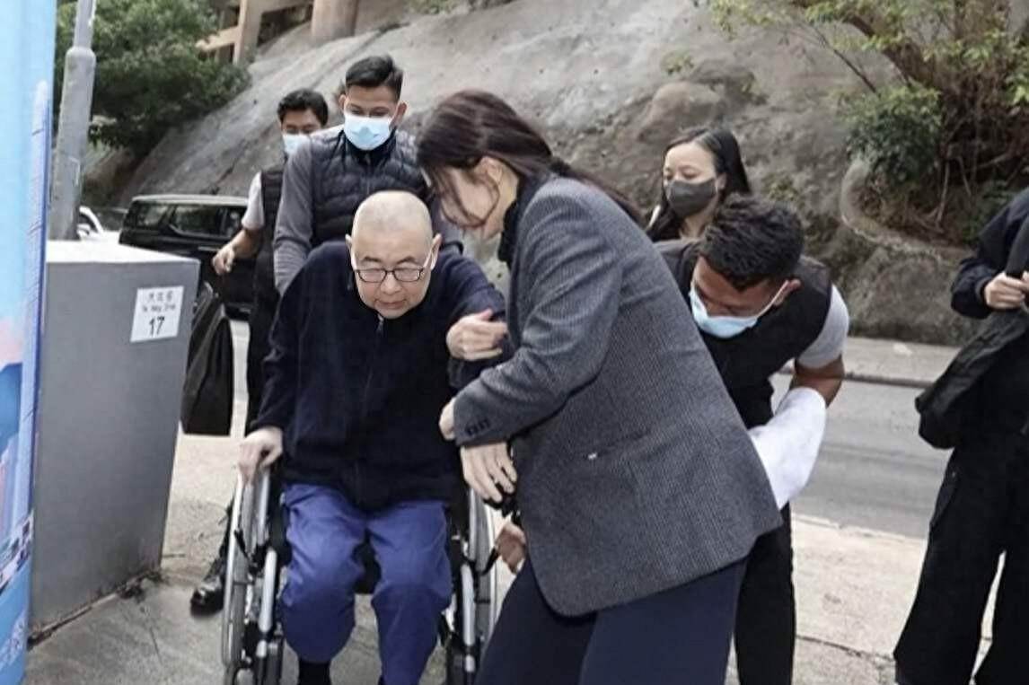 65歲突傳病危、花3億換腎,劉鑾雄晚年一句話讓28位女星往事全變了味 第13張圖片