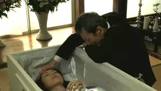 親人離世後先別急著碰,流傳多年的「8至16小時」說法,背後提醒很多人忽略了 第1張圖片
