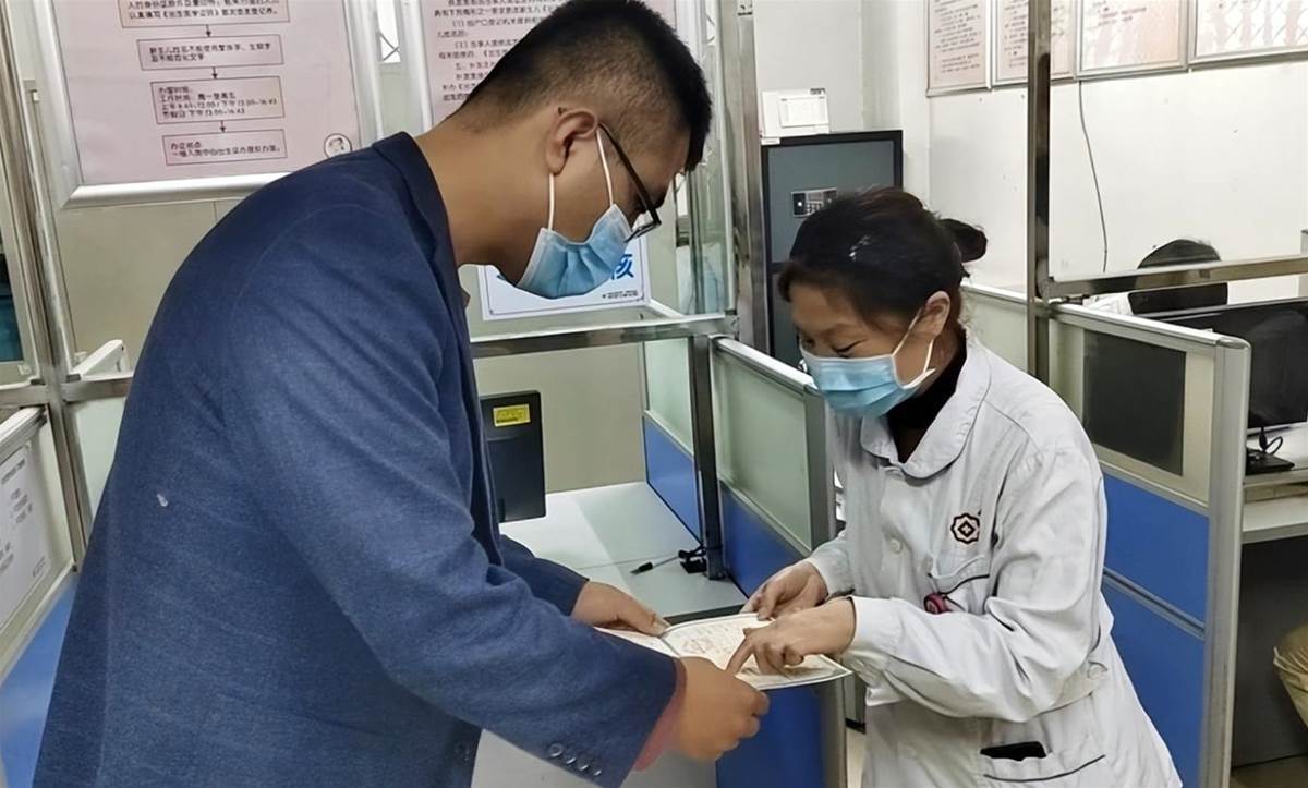 爸爸堅持替兒子取名「張三」,奶奶辦出生證時想起另一個名字,媽媽看到後竟笑著不改 第6張圖片
