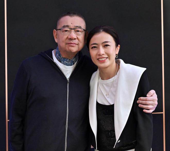何超瓊身旁小女生，20年後竟比她更有錢，身分轉折引熱議 圖片2