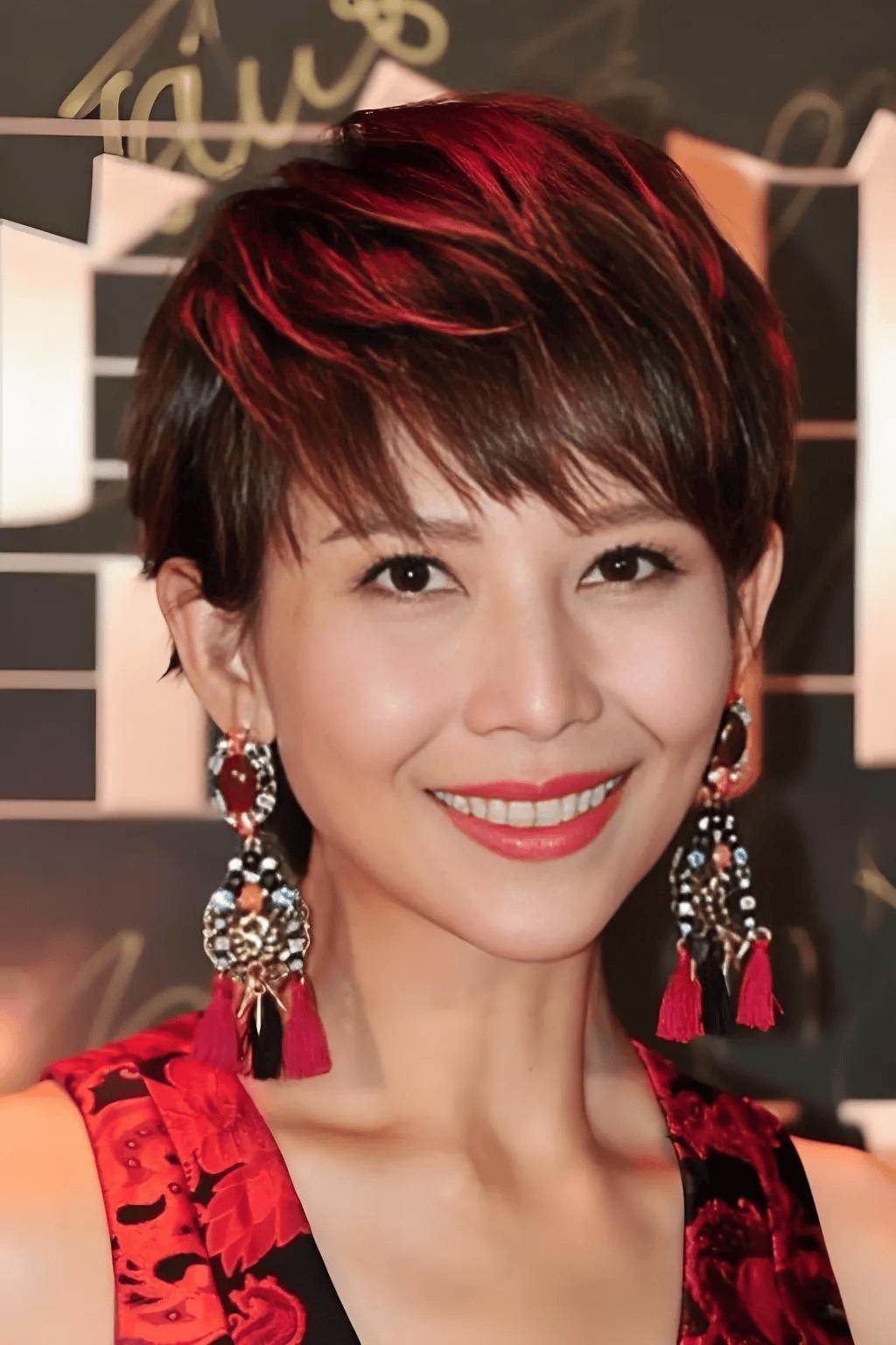 光環不再?52歲蔡少芬為工作奔波,現身車展狀態引熱議,王晶曾這樣評價 圖片6