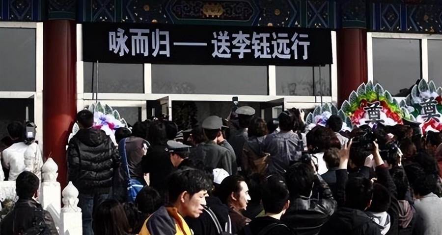 《情深深雨濛濛》方瑜才33歲離世,葬禮上出現的男人揭開她不為人知的一段