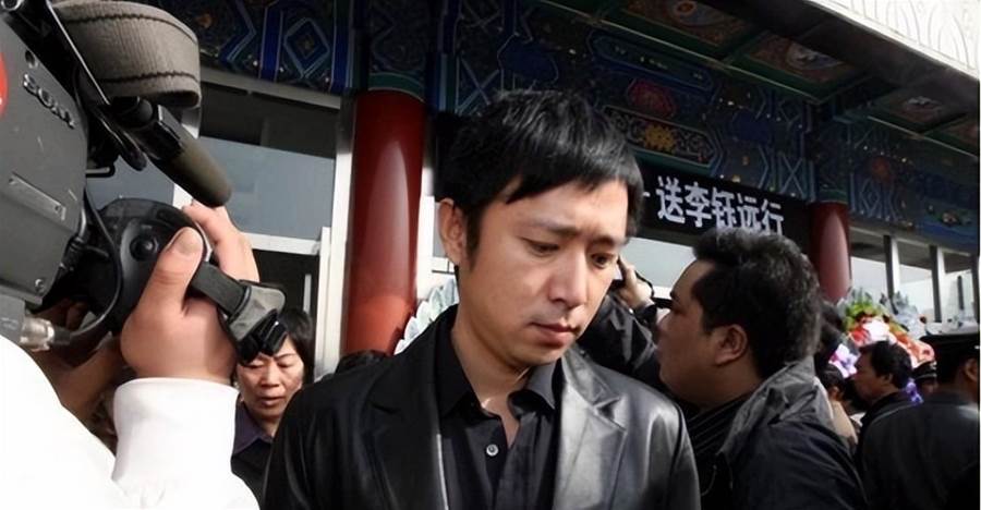 《情深深雨濛濛》方瑜才33歲離世,葬禮上出現的男人揭開她不為人知的一段