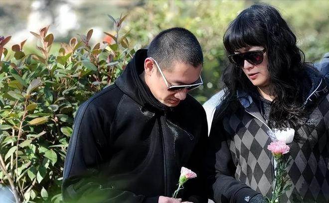 《情深深雨濛濛》方瑜才33歲離世,葬禮上出現的男人揭開她不為人知的一段