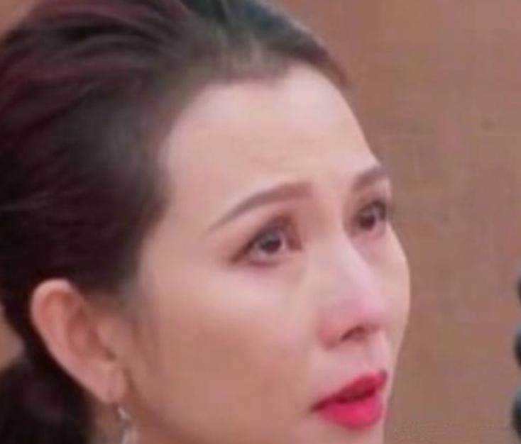 52歲蔡少芬商演近況曝光，瘦到衣服撐不起來，王晶那句批評又被翻出