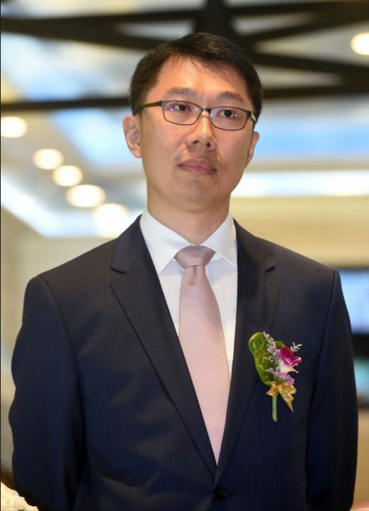 郭臺銘長子為何不接班?2004年帶妻赴美,夫妻選擇終於曝光