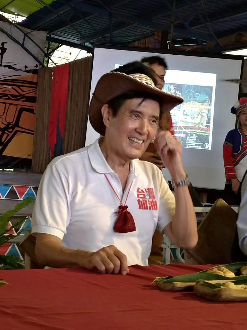 76歲馬英九失智疑雲延燒，突現身淡水老街，從喝咖啡到登橋的狀態出現巨大落差 原文圖片 1