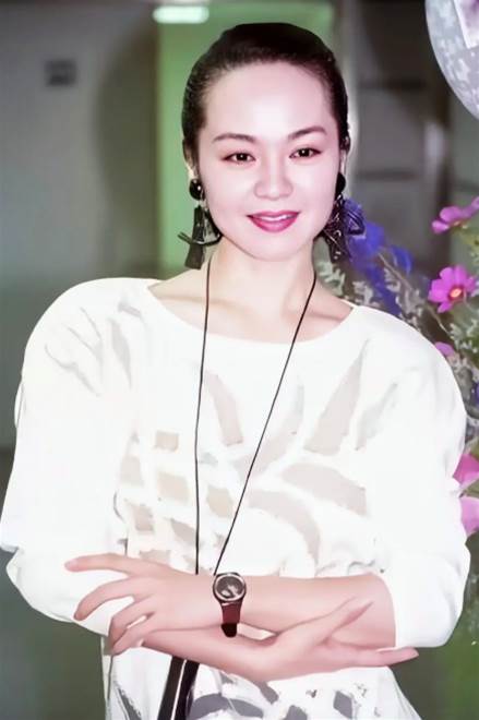 崔苔菁24歲懷孕8個月感情告終,獨自帶兒子復出,1993年後她為何消失