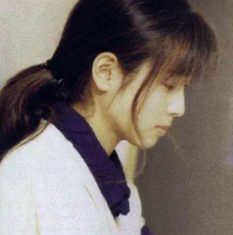 坂井泉水 40 歲離世,公開亮相僅 7 次,留下的歌聲為何成了幾代人的青春記憶 原文圖片 2