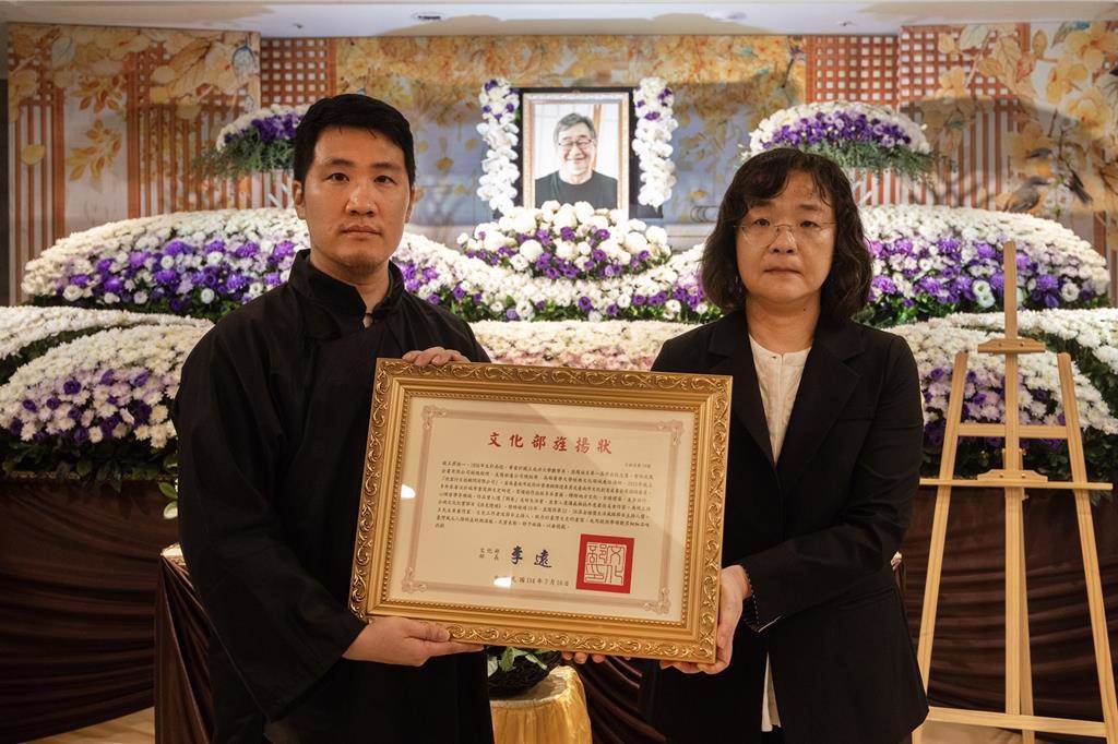 王浩一68歲驟然離世,伴侶找不到人報警,副駕3袋麵包藏著最後牽掛 圖片
