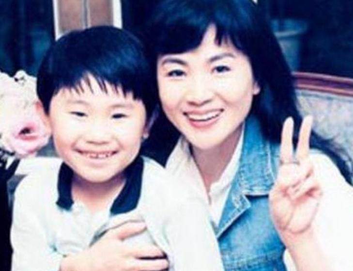 鳳飛飛兒子罕見發文反對紀念館,母親臨終遺願為何多年後再被提起