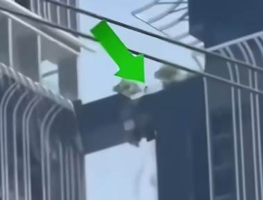 泰國強震驚險瞬間!高樓空中走廊突然斷裂,男子冒死一躍跳過斷橋,得知原因全網動容