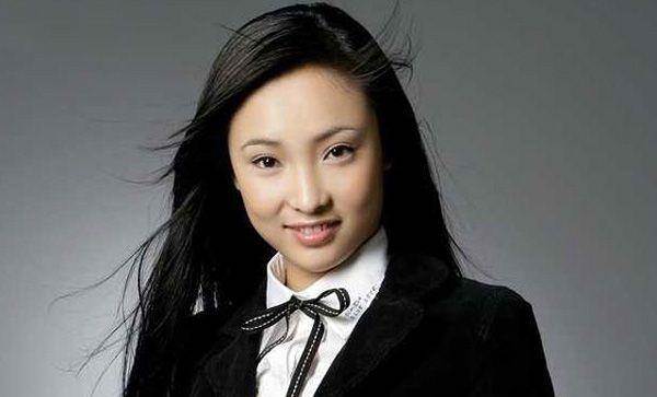她曾被譽為楊紫瓊接班人，嫁大18歲富豪後，29歲那通電話改寫兩人結局