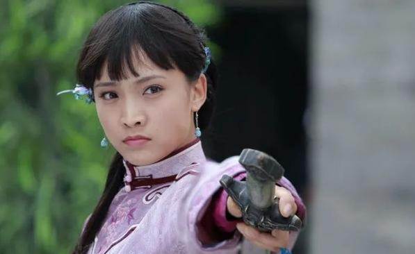 她曾被譽為楊紫瓊接班人，嫁大18歲富豪後，29歲那通電話改寫兩人結局