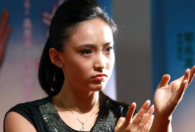 她曾被譽為楊紫瓊接班人，嫁大18歲富豪後，29歲那通電話改寫兩人結局