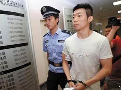 她曾被譽為楊紫瓊接班人，嫁大18歲富豪後，29歲那通電話改寫兩人結局