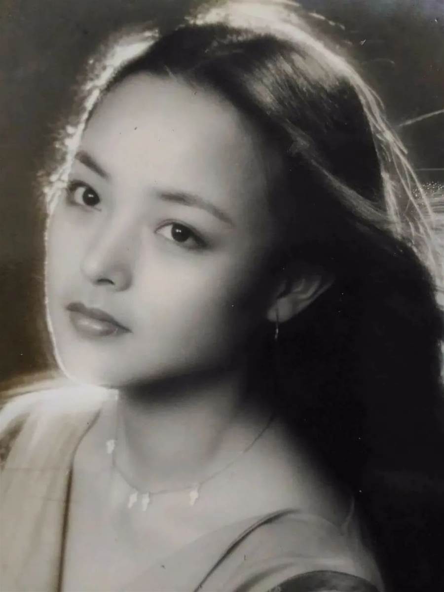 太驚人!31歲出家的瓊瑤女郎圓寂,其往生現場展現的神蹟,讓在場眾人無不感嘆!