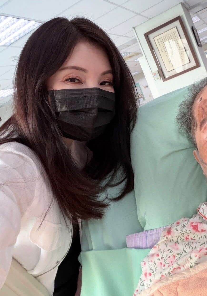 何如蕓奔波病房半年,母親曾熬過86天出院,後續消息讓她難以釋懷