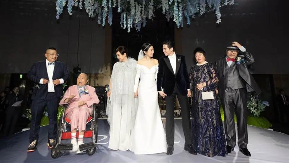 才被公公催生！蕭敬騰夫妻宣布「雙喜臨門」，賈靜雯夫婦親自祝賀