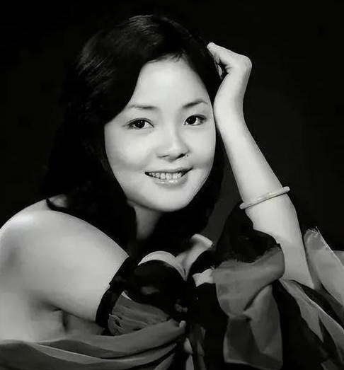 鄧麗君42歲客死清邁,男友不在場引發多年疑問,長期氣喘成最重要線索
