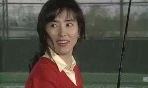 58歲女星李美姬獨居離世，鄰居聞異味報案，身邊只留下陪伴多年的愛犬