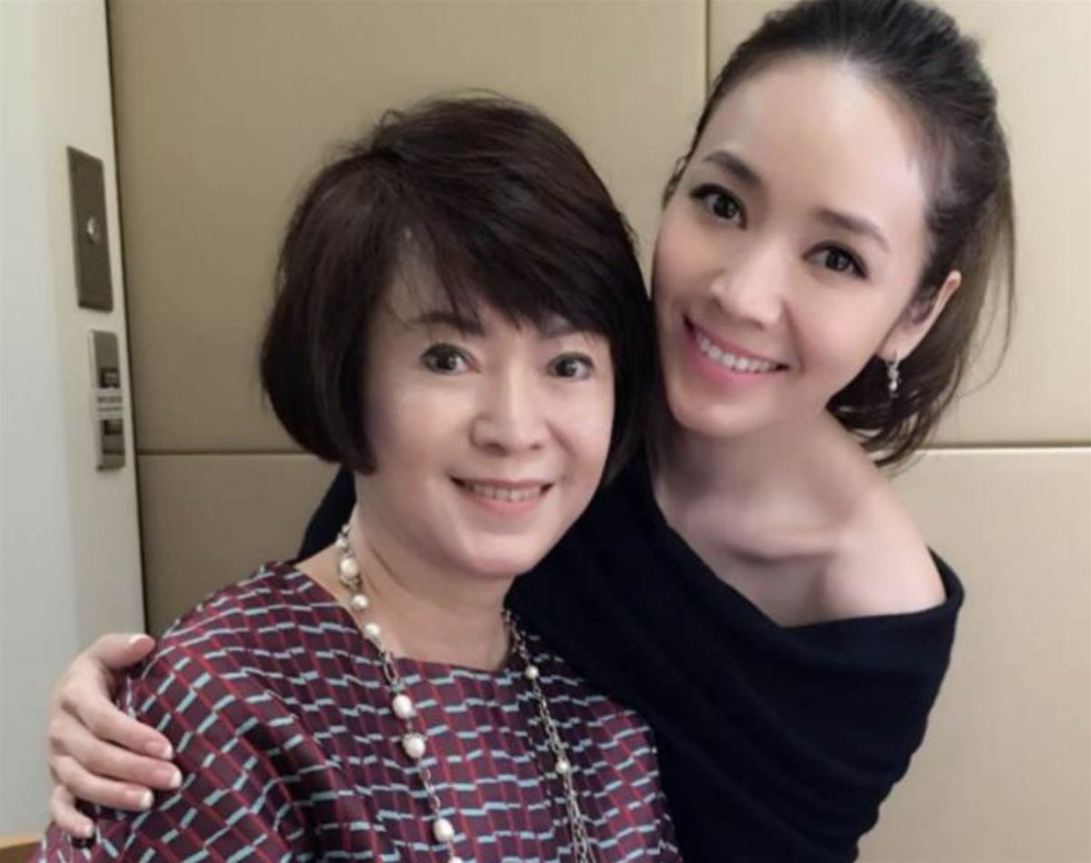 媽媽多次當小三!侯佩岑突鬆口「關係不健康」,嘆「一直把媽媽放第一位」:該切斷枷鎖