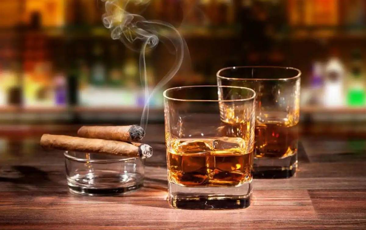52歲男子每週菸酒至少45次,胃出血檢查結果曝光,醫師嘆他勸了多年仍不改
