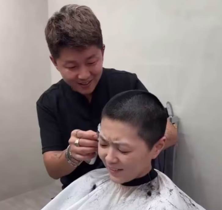 38歲台語金曲歌后剃平頭現身醫院，憔悴身影曝光後親證：真的是我