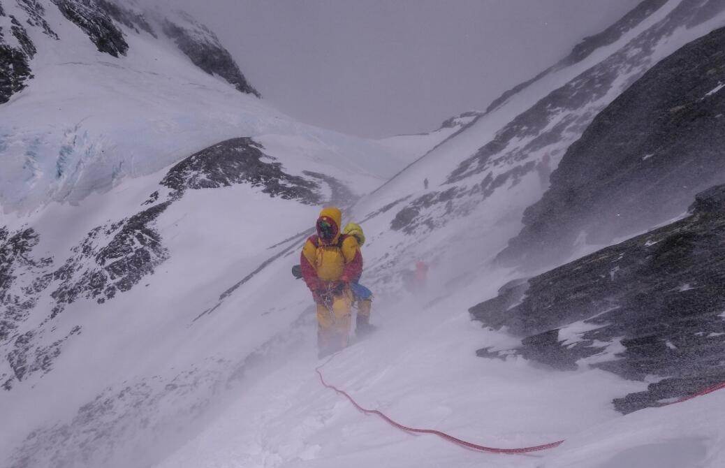 珠峰8600米「睡美人」躺了28年,登山者為何繞過她,背後原因讓人不敢想