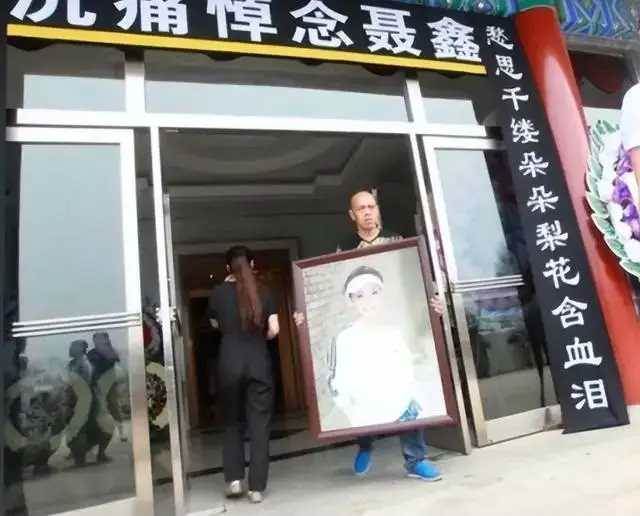 34歲女星拍戲途中出車禍，外界以為她退圈，12年後才知人生早已改寫