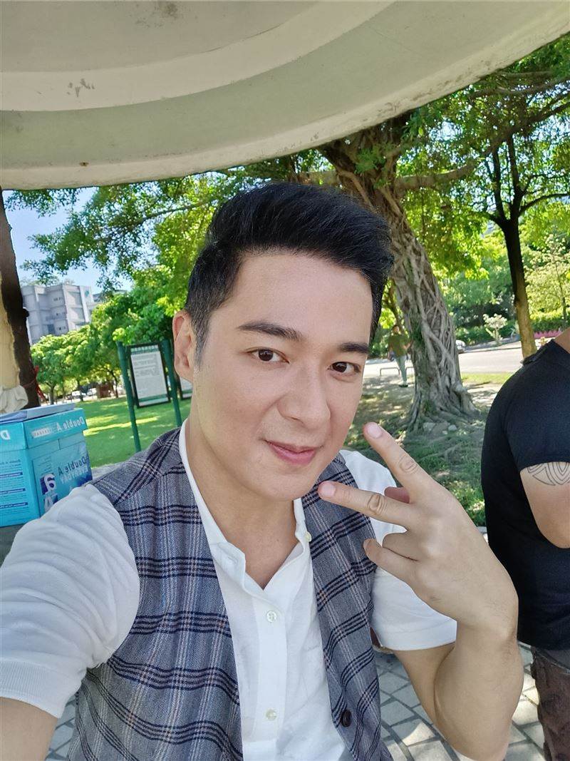 49歲八點檔男星成潤負債千萬,家中堆滿保健食品,2年低潮後終於吐露原因