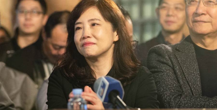 尹乃菁遞交辭呈原因曝光,結婚35年不生子,今丈夫身分遭曝光,婚內出軌真相瞞不住