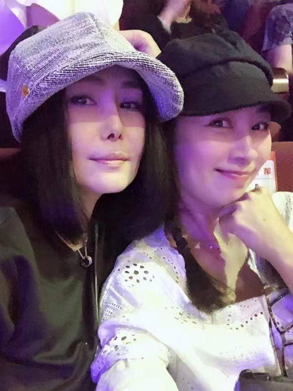江淑娜消失10年終於現身,演唱會上淚曝姊姊病況,江蕙曾讓她晴天霹靂