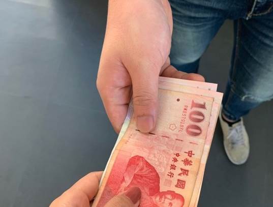 父母掏出全部存款買房當嫁妝,裝潢時聽見工人一句話,她的婚事急轉彎