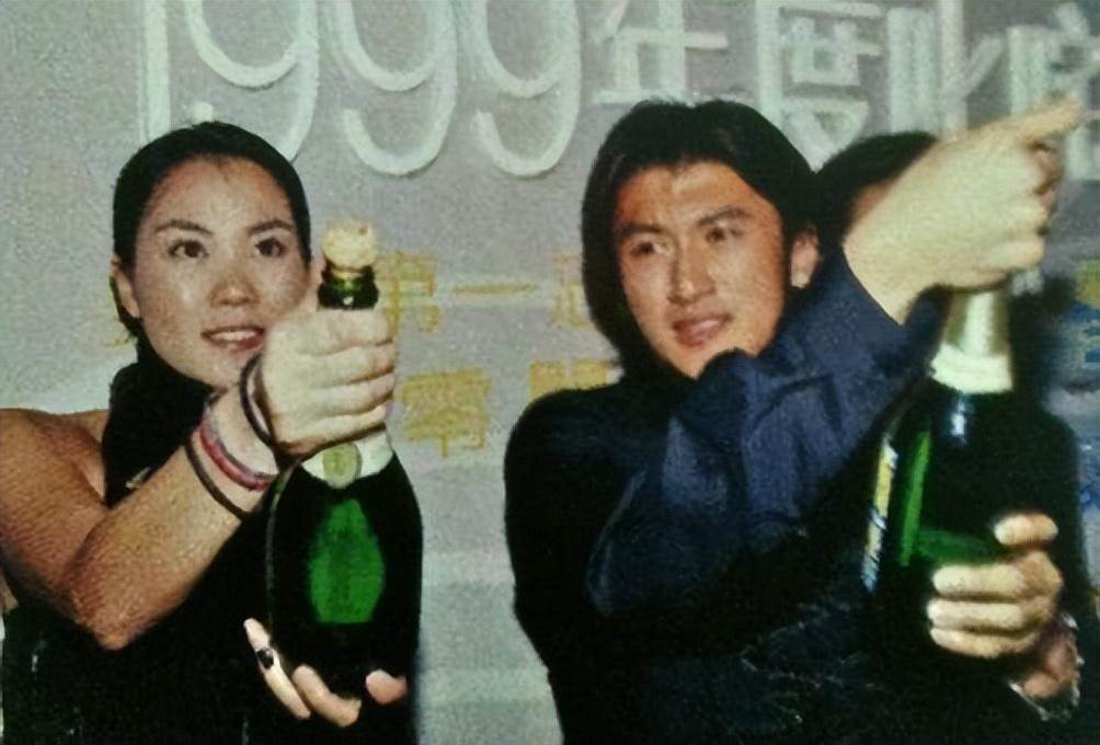 57歲王菲彩排被指擺架子，開唱狀態與小11歲謝霆鋒對比引熱議